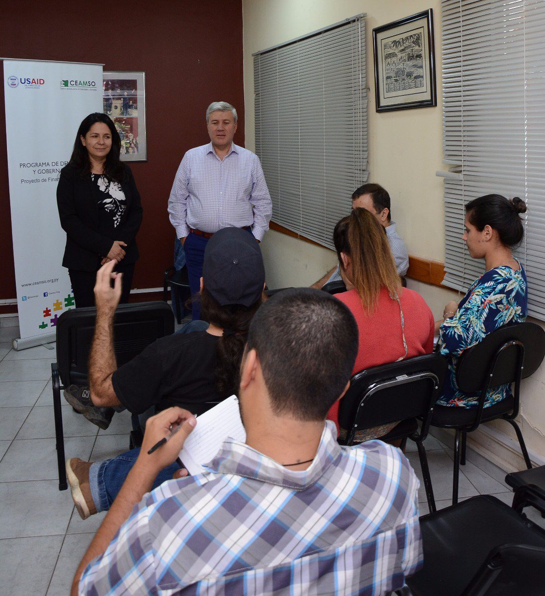 Ceamsopy's tweet photo. Juan Fernando Londoño, experto en fortalecimiento democrático compartió aspectos técnicos del financiamiento político con periodistas, estudiantes y líderes de distintas instituciones.
#ProyectodeFinanciamientoPolítico #USAIDParaguay #CEAMSO https://t.co/TcIZpKKHpf