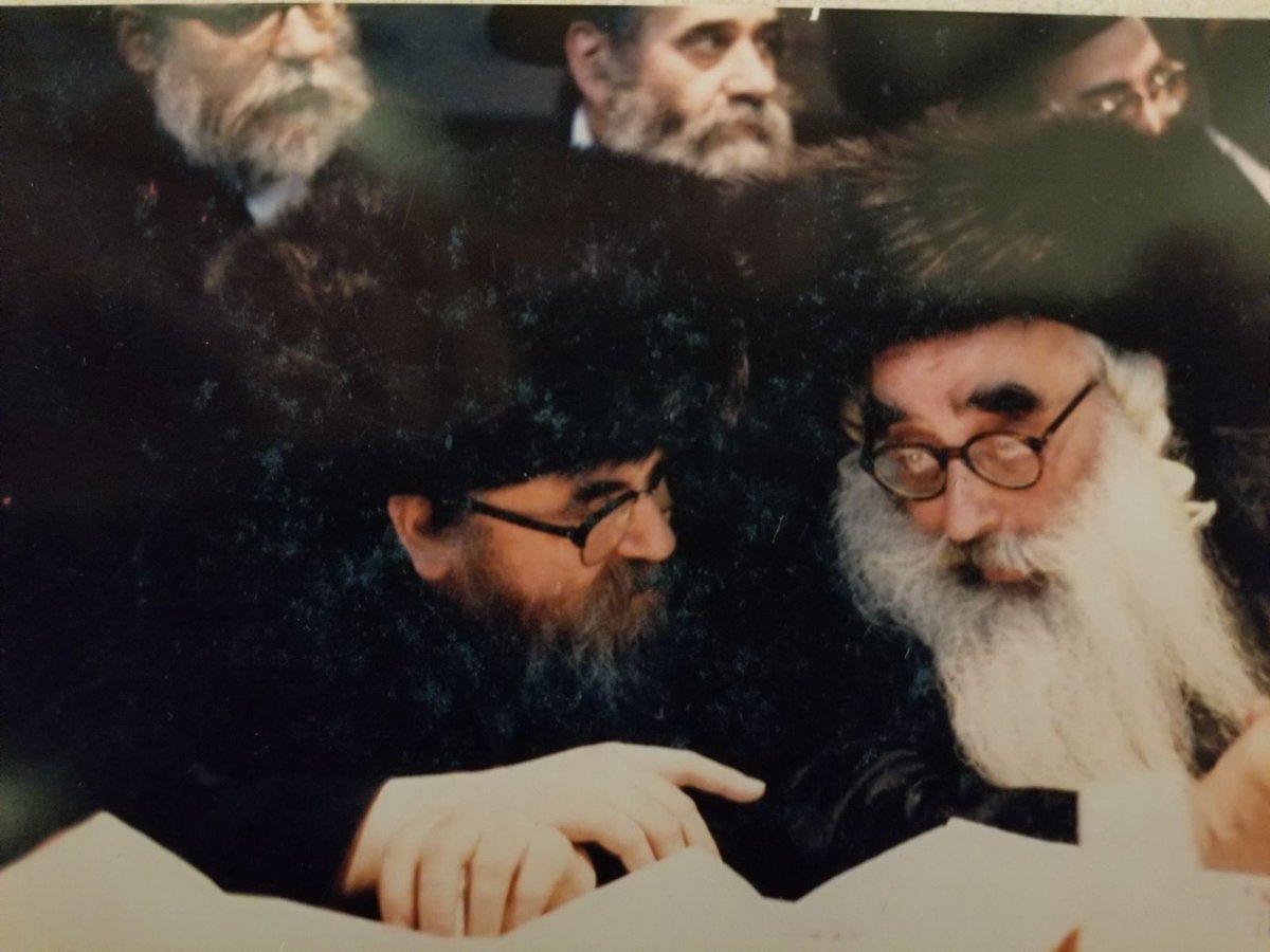 NewSquareNews's tweet photo. PHOTO: Picture of Viznitz Rebbe Zatzvk"l with להבדיבח"לח the Rebbe Shlita. (Credit: @NsAlerts) https://t.co/7orJGqxh4S