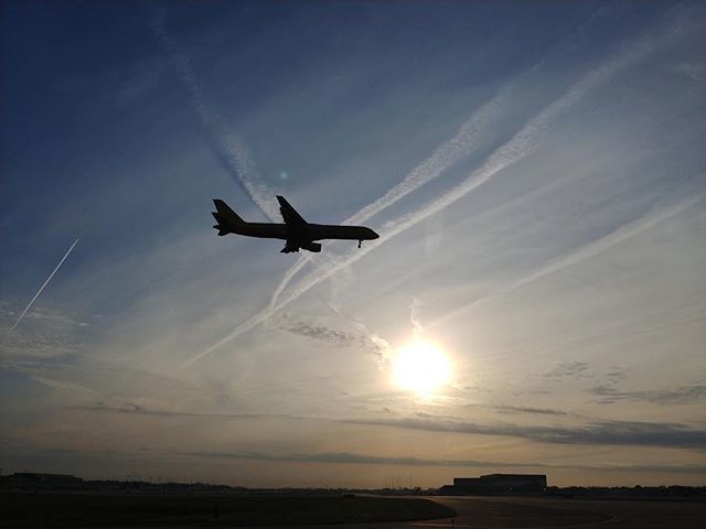 flymemphis's tweet photo. Happy Friday, everyone! Enjoy these beautiful shots, captured this morning by MEM's own Nathan Luce. ✈️🌤️ https://t.co/o6JgKuXzGS https://t.co/1yRzONJWsQ