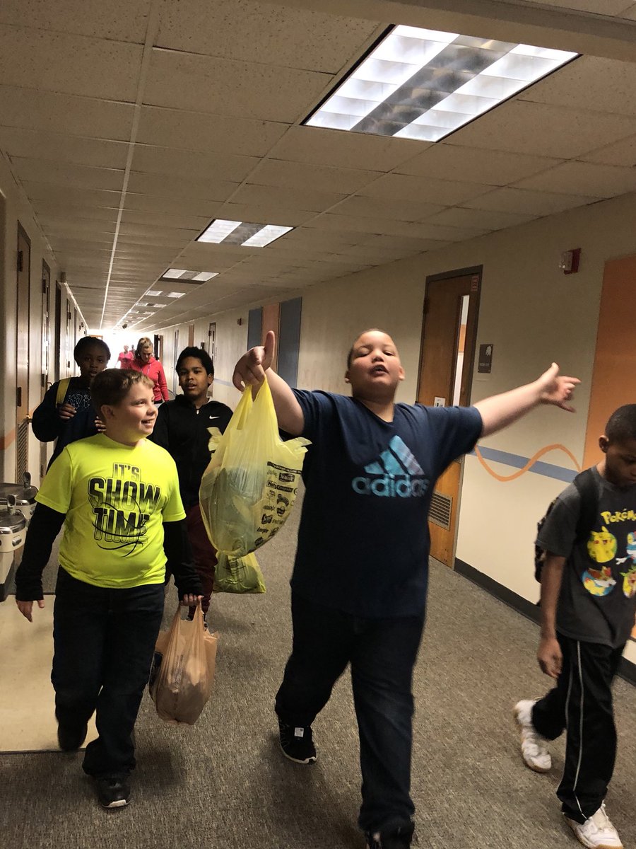 Sanders_SW's tweet photo. Elementary and Thrive ready to go to #Lynhurst for our swim party! @SandersSELF @TarynJRichard @JenniferG_75 @ashiekay05 https://t.co/zrp4YapFHo