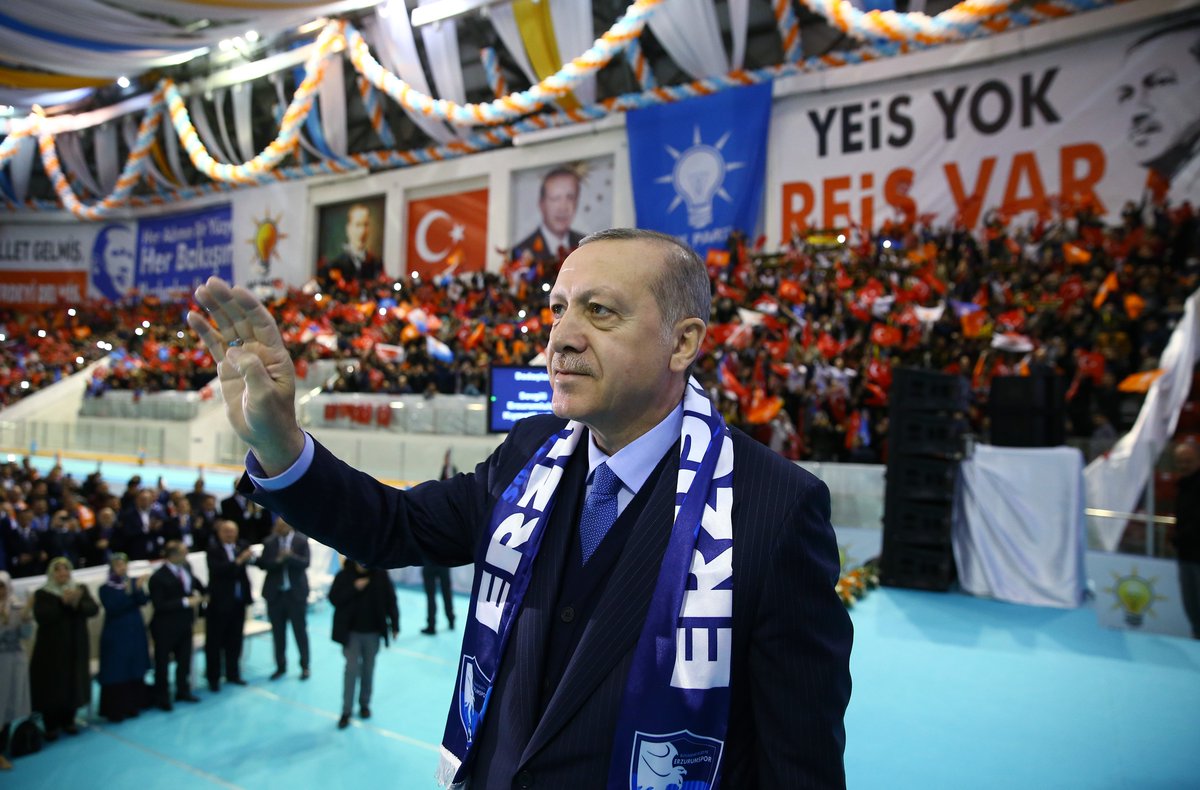 RTErdogan's tweet photo. Türkiye, kendi güvenliği ve kendi geleceği için, bin yıllık kardeşleri yardıma ihtiyaç duyduğunda kimseden icazet beklemeden harekete geçebilecek güce, imkâna ve dirayete sahip bir ülkedir.

https://t.co/IsBOj4IQtd https://t.co/6kBYSrqVAU