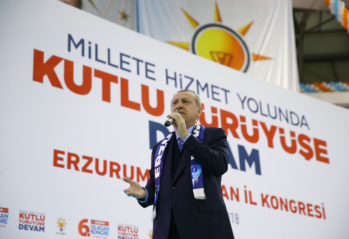 RTErdogan's tweet photo. Türkiye, kendi güvenliği ve kendi geleceği için, bin yıllık kardeşleri yardıma ihtiyaç duyduğunda kimseden icazet beklemeden harekete geçebilecek güce, imkâna ve dirayete sahip bir ülkedir.

https://t.co/IsBOj4IQtd https://t.co/6kBYSrqVAU