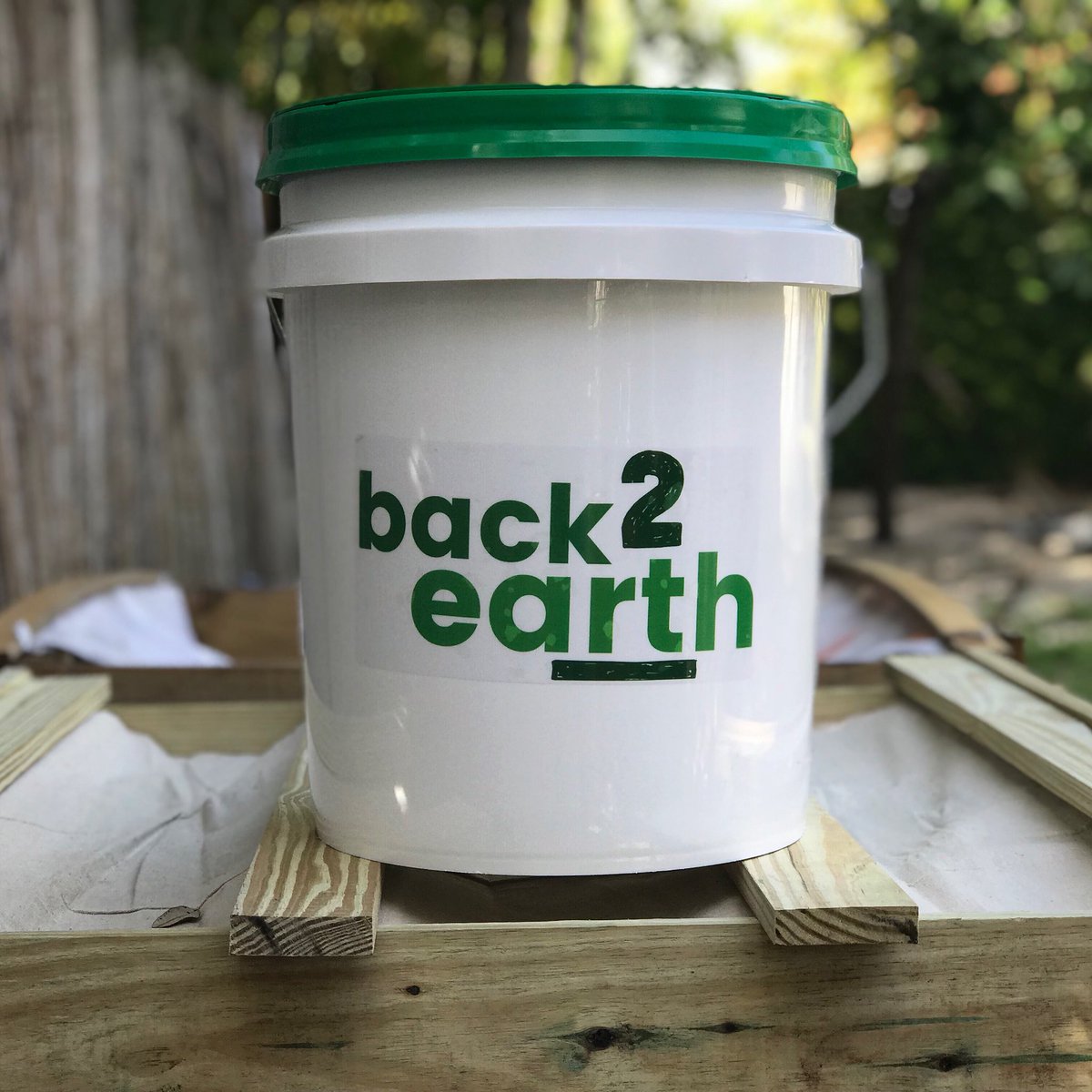 back2earthUSA's tweet photo. 🌎🍅 free, easy and a positive imact - start composting with us today #back2earth #easyimpact #easycomposting https://t.co/coMNFoG6D7