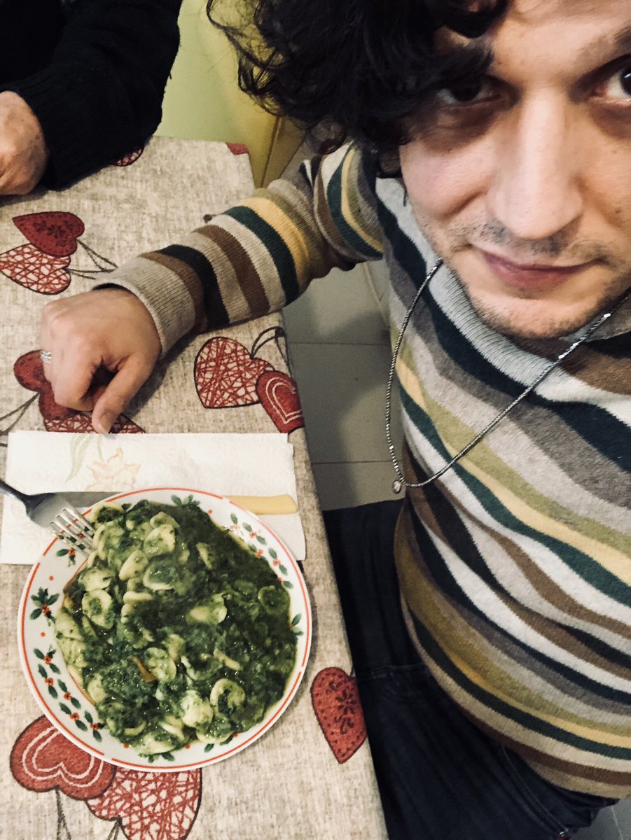 MetaErmal's tweet photo. Mamma dice che sono magro. 😃😩 https://t.co/zAlZdippRg