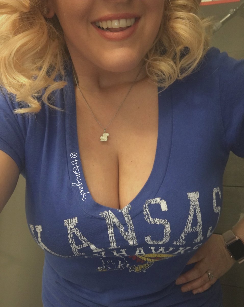 RT/FAV to see this stunning Kansan in the #FriskyFridayTop10 @titsmcgeekc.