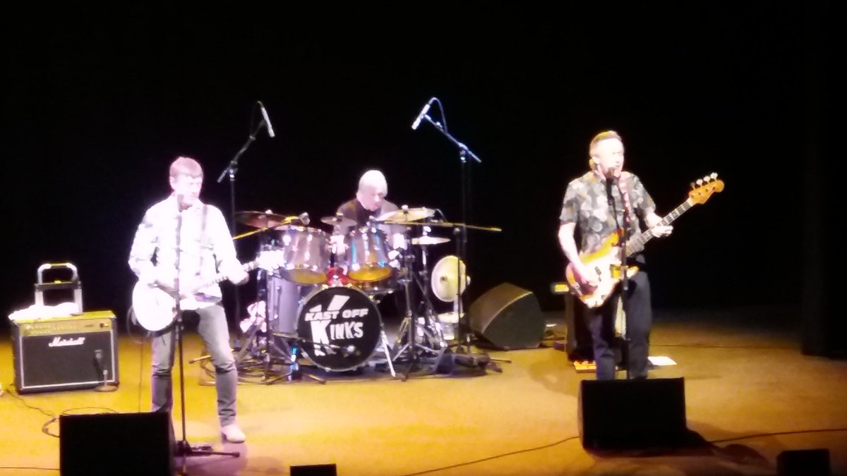 Canaryb1rd's tweet image. Fab evening with @canarieschick @norwichplay last night, reliving all the great songs with @KastOffKinks