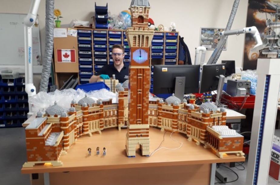 unibirmingham's tweet photo. This is AMAZING!
Check out our campus, featuring @oldjoeclock, built entirely out of #LEGO
It will be at @LDCBirmingham
in the summer.
Imaged via @iram_sapwap #hellobrum https://t.co/htgd9l93bY