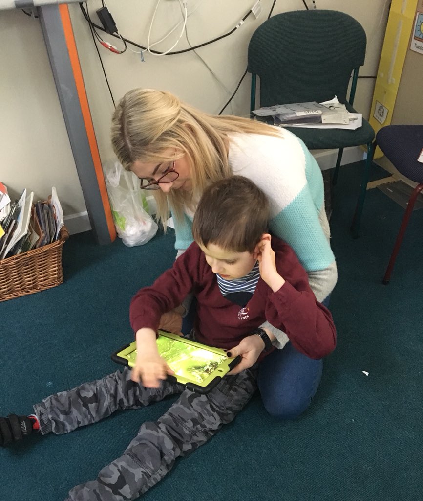 YsgolPenCoch's tweet photo. CL and SB are enjoying sensory fine motor activities as part of #usingmybody this afternoon. #technology #sensoryplay https://t.co/6rn4qHWebd