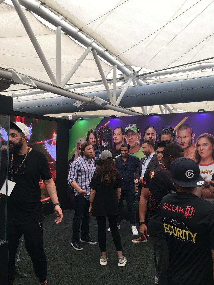 Suplexarabia's tweet photo. تواجد دانيال برايان في كوميكون البحرين https://t.co/87NcBFmzbN