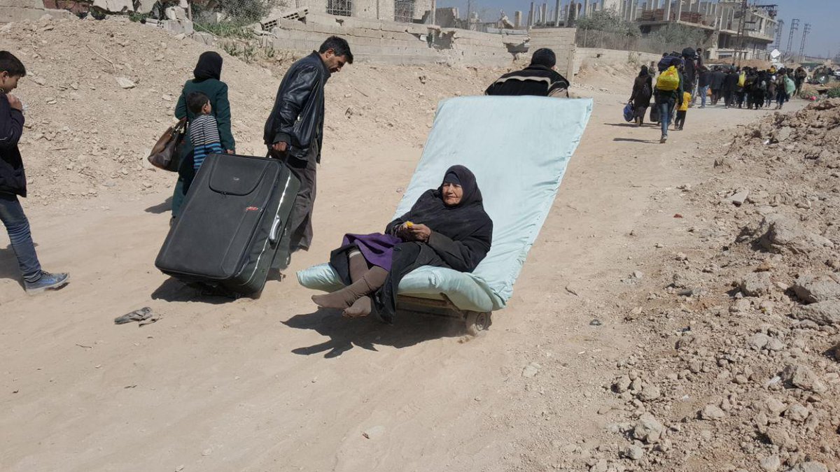 Sputnik_Insight's tweet photo. Total of 4,127 civilians – primarily elderly, children and women – have left Syria’s Eastern #Ghouta through the checkpoint at the Syrian settlement of Hamoryah //Photos by Muhamad Maruf #Syria #ghoutaisbleeding https://t.co/o0AtfUyoin