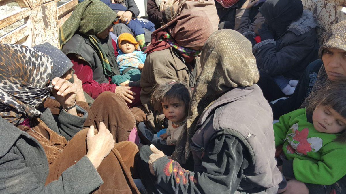 Sputnik_Insight's tweet photo. Total of 4,127 civilians – primarily elderly, children and women – have left Syria’s Eastern #Ghouta through the checkpoint at the Syrian settlement of Hamoryah //Photos by Muhamad Maruf #Syria #ghoutaisbleeding https://t.co/o0AtfUyoin