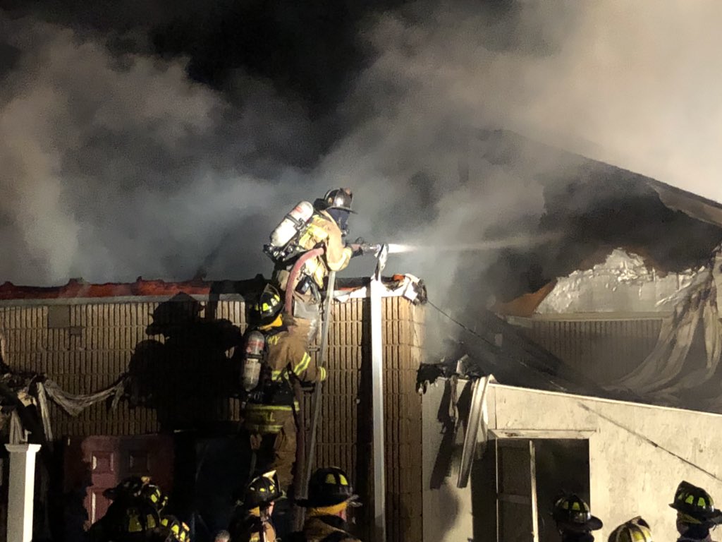 JDeforest1717's tweet photo. @ctfirephoto TEAMWORK... Simsbury Ct FF’s Work on a ground ladder to attack the stubborn fire that destroyed 135 West Street, a 1 story commercial building on 3-13-18 #teamwork #together #brotherhood #ctfire #simsbury #workingfire #fullyinvolved #defensiveattack #exterior #ops https://t.co/HYrfbphUyX