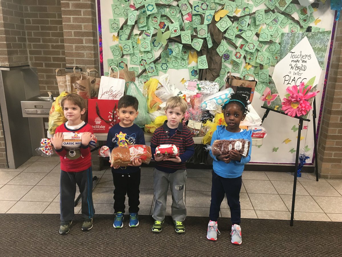 On behalf of the Daily Bread Food Pantry, Mrs. Kovacs &amp; Mrs. Benvenga spoke to our students in Pre-K to 8th regarding the needs of those less fortunate in the Danbury community.  SGS community was very generous in donating bread for our Spread the Bread Campaign
#SGSDanbury