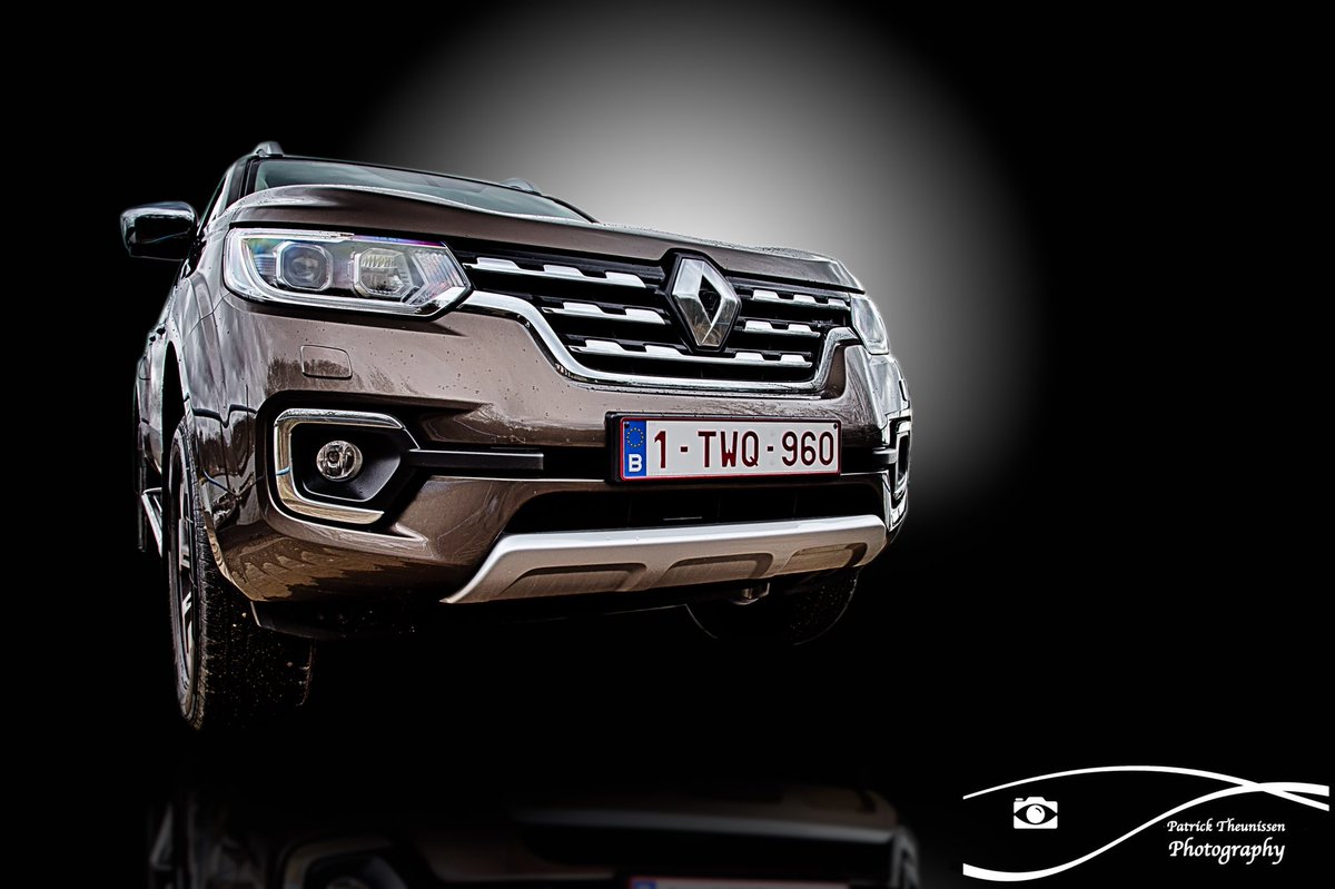 #Renault #renaultalaskan #automotivephotography