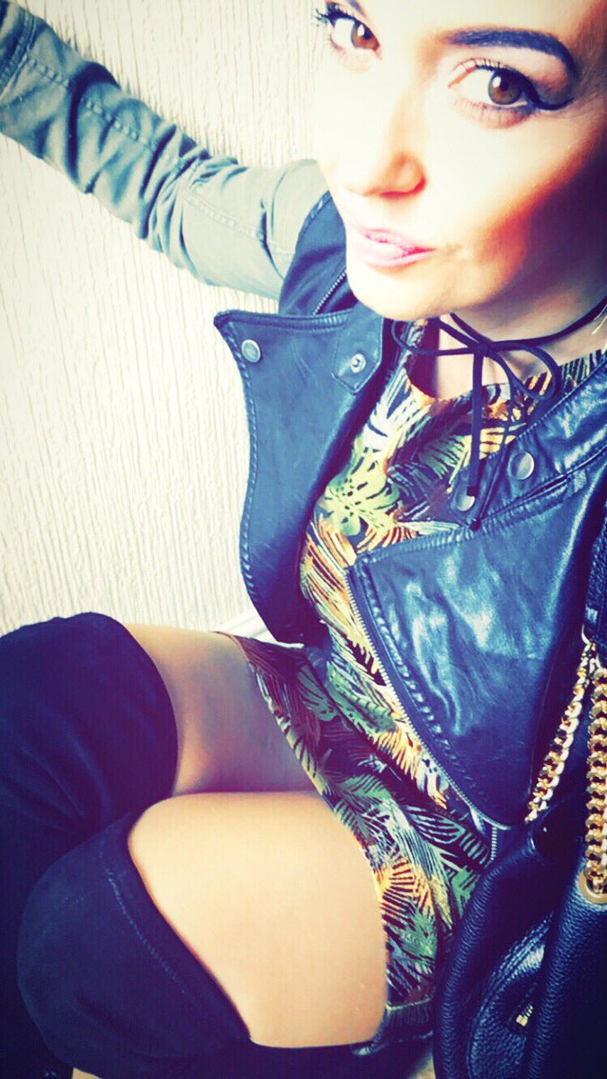 paperdolli1's tweet photo. 📸 Quick Fashion snap 📸

💋 That Friday feeling outfit 💋 https://t.co/DuHER96PTv