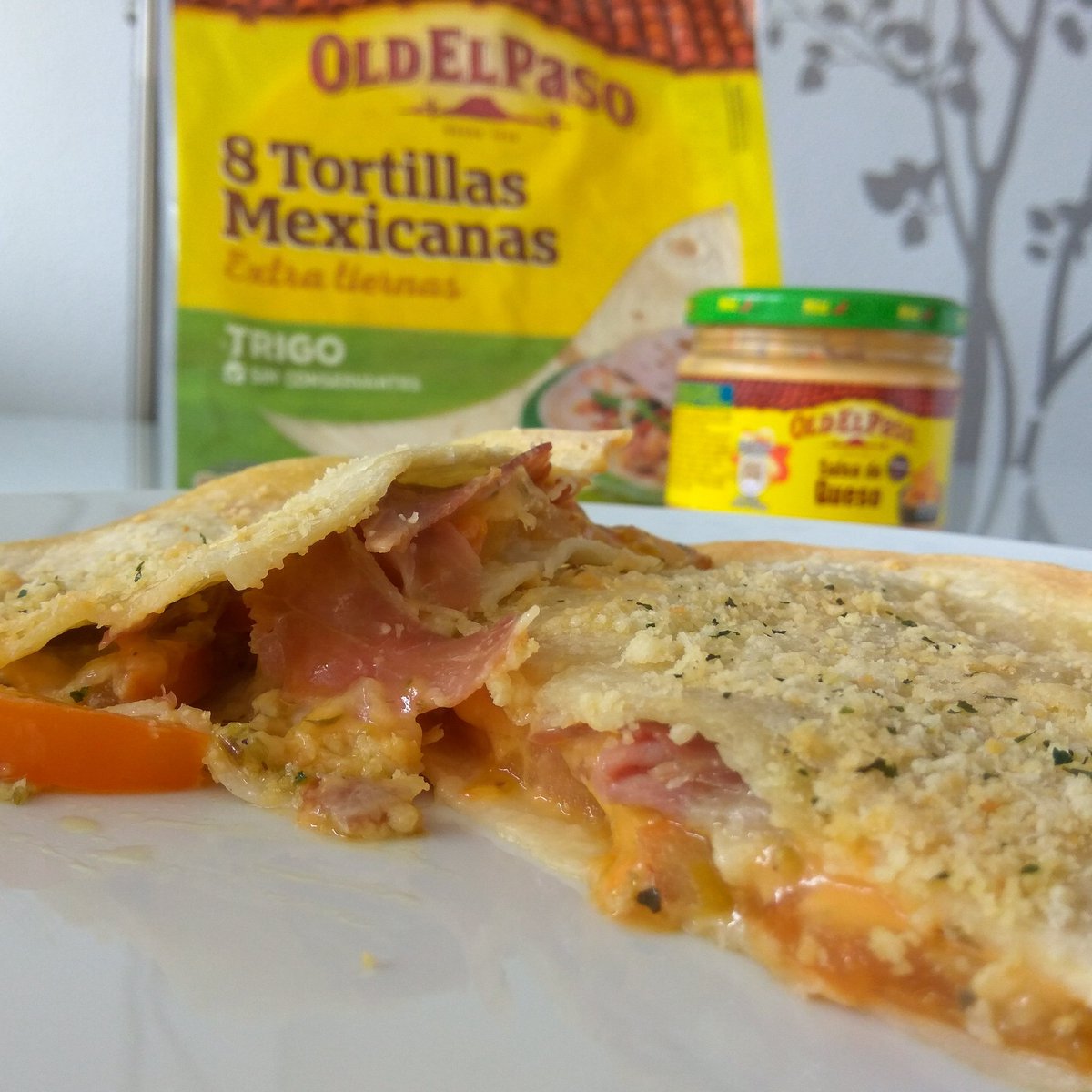 franxescocina's tweet photo. Tortillas @oldelpasoes rellenas de tomate queso y jamón gratinadas al horno. #francescocina tu experiencia de comida saludable #franxescocina #branding #bevange #foodie #murcia #foodinfluencer #chef #chefencasa #tuchef #passionfood #tallerdecocina https://t.co/7no3DKl8X2