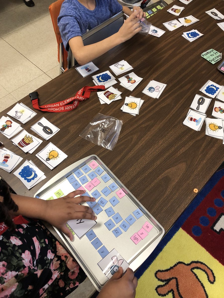 MissRobertson01's tweet photo. Phonics rotations are the best! @LoganElementary @MrZablocki1 https://t.co/kKL5eGMsci
