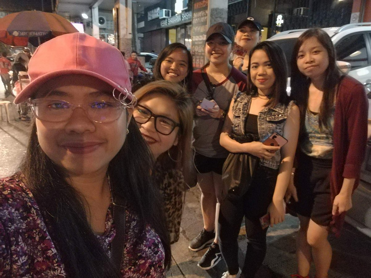 Team_ABRA's tweet photo. Selfie muna bago sumuporTA 😉
@abraofficial san na you? dito na us!!
#secondsight6 #isabuhay2018 #abravspoison13 #makatanghibang #teamabra https://t.co/74pg8Bpcij