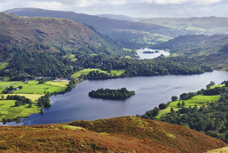 SaraTelahoun's tweet photo. Surely the point of a National Park is to protect the natural environment?How is it then possible that a group of oil companies could be allowed to drill 1,000s of new wells in English national parks? Sign the petition to stop them https://t.co/I0EJ0VN4tR https://t.co/Sp7lDJLYVj