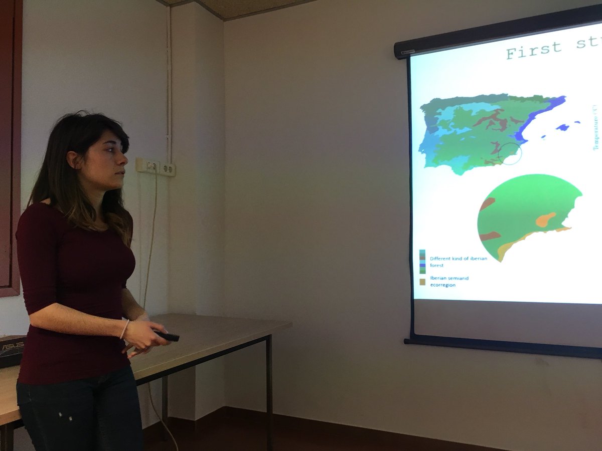 aida_viza's tweet photo. Avui als #Ecocafes amb la M. Ángeles Pérez-Navarro del @CREAF_ecologia que ens ha presentat els efectes de la #sequera als #matollars #mediterranis. @Biologia_UB @UniBarcelona https://t.co/n42nxH6axi