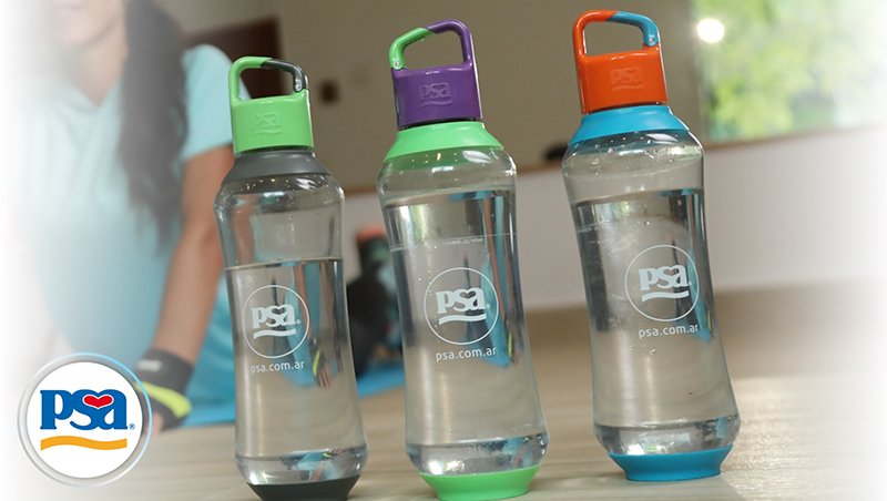 PSAVida's tweet photo. Un color para cada integrante de la familia. La botella 600 de PSA viene en un pack de 3 unidades y en 3 colores diferentes. Elegí el que más te guste. #BotellaPSA #PSAMejoraTuVida #hidratacion #TomáAgua #TomáAguaPSA #BuenViernes #colores #Botella https://t.co/1PPxykGsr0