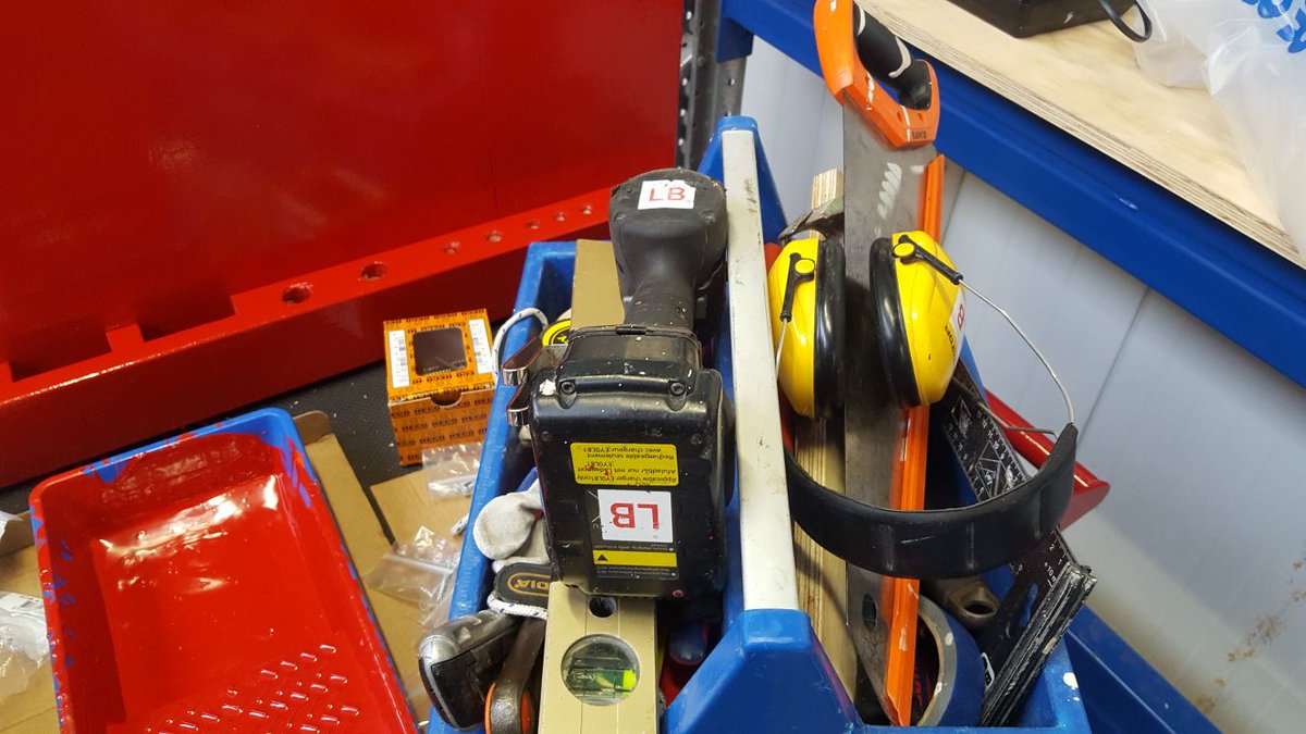 EasyFiets's tweet photo. Nieuwe foto's uit de fabriek! We zijn alvast begonnen met het inrichten. Dit wordt zo gaaf! #recyclefabriek #vandaagisrood #crowdfunding https://t.co/T7mACIEzLr