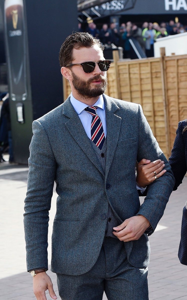 softdornan's tweet photo. Uhm this is his best look to date. That suit alone is a 10. He is a fucking 10. Im quaking https://t.co/b35FQG4Syh