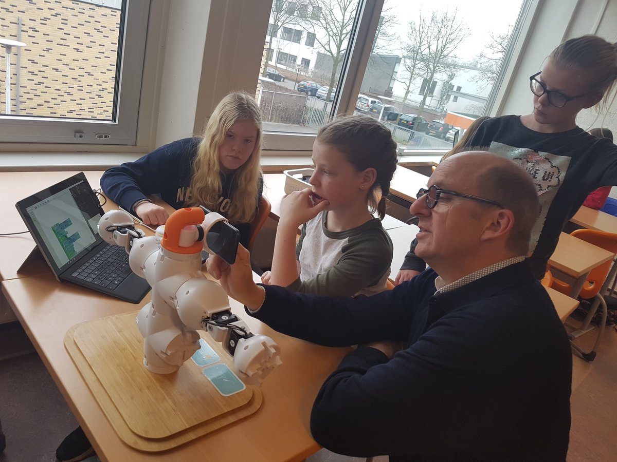 Waar is de MOL (mobiel ontdeklab)?

Hij was vandaag te vinden bij @FiorettiCollege #veghel

#robots #programmeren #ontdekken #lancering #vo 

@AgrifoodCapital
@TechXperience73 @Techniekistroef