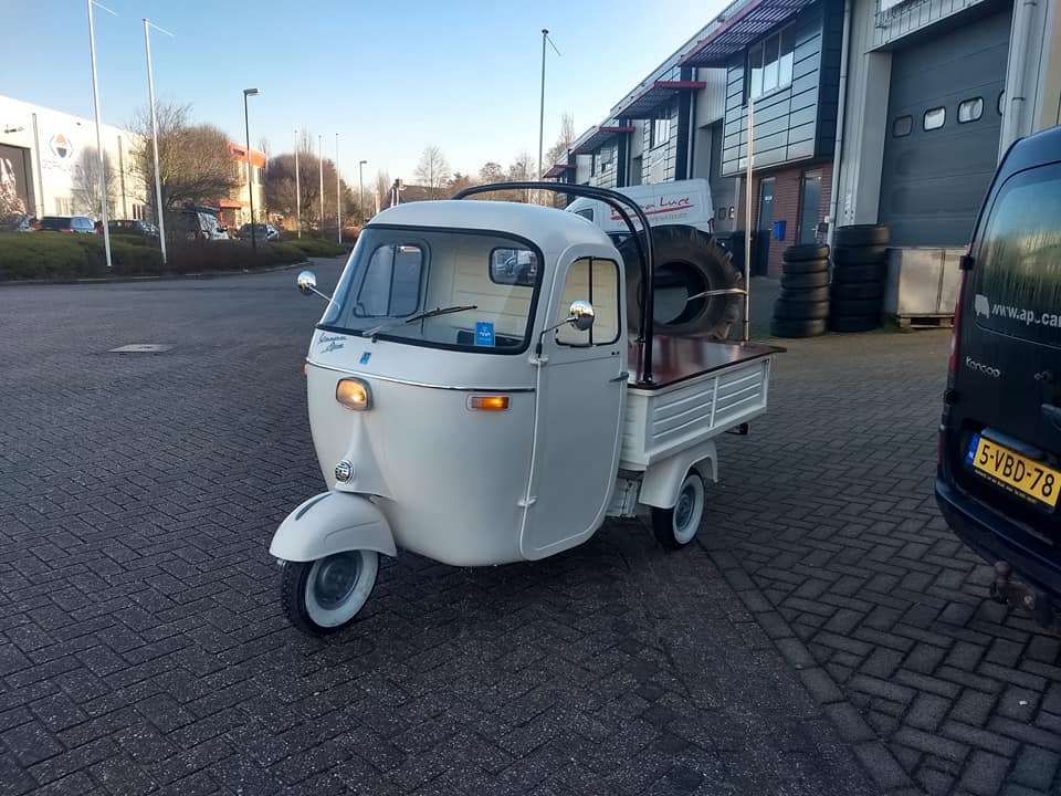 CasaBarista Coffee on Wheels Rotterdam haalde dit pareltje rechtstreeks uit Sicilië. Gisteren heeft de Piaggio uit 1966 al zijn eerste opdracht mogen doen! Een primeurtje! #Piaggo #CoW #Coffee