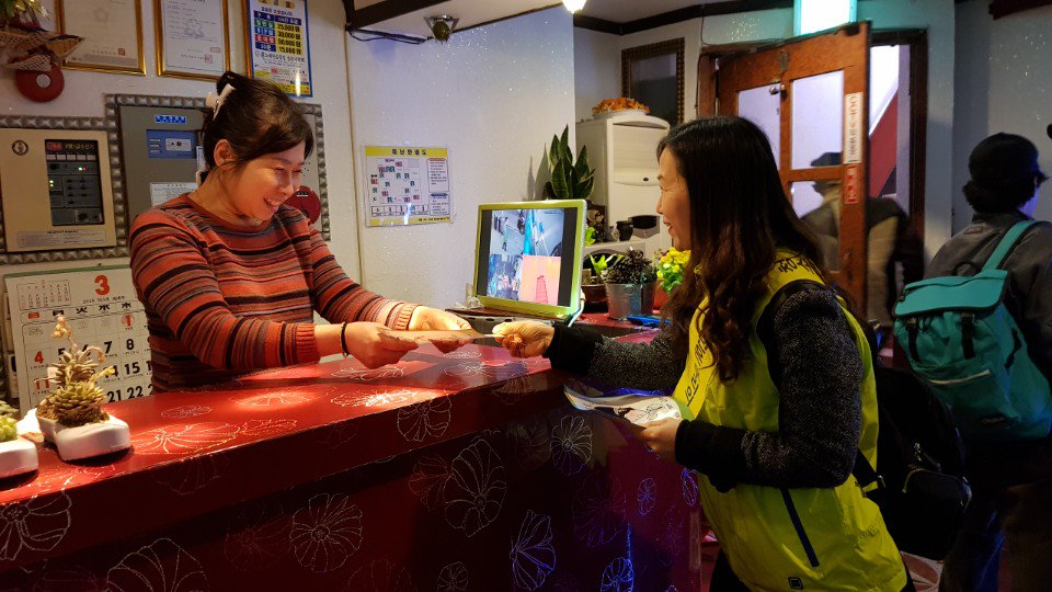 2018.3.16.(금), 태평2,3동 청소년지도위원회는 청소년 유해환경 지도단속 합동캠페인을 실시하였습니다. 우리의 미래인 청소년들이 탈선하지 않고 안전한 환경에서 지낼수 있도록 앞으로도 지속적인 계도와 야간순찰 등 선도활동을 실시하겠습니다.

#성남시