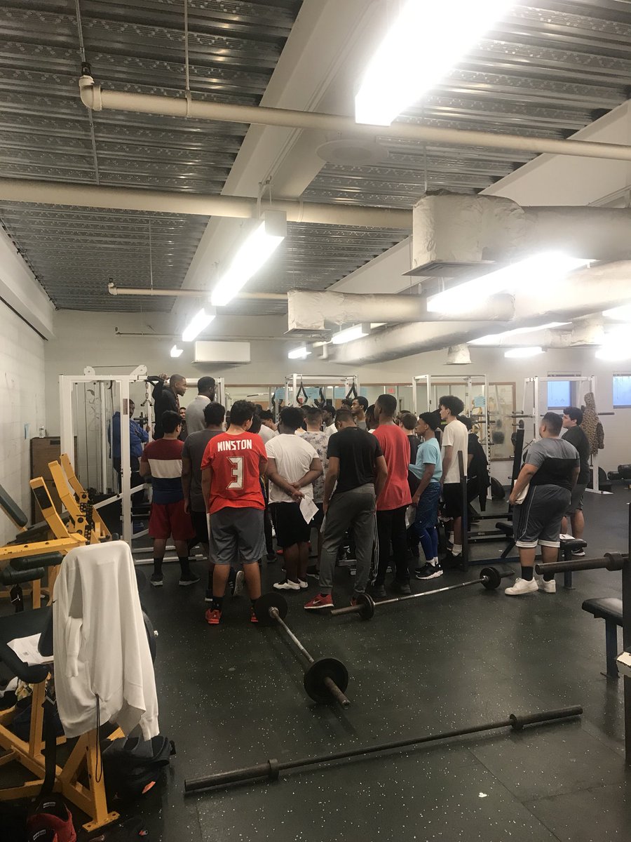 KDYFOOTBALL's tweet photo. JFK FOOTBALL WORKOUTS ARE MONDAY, 
WEDNESDAY, AND 
THURSDAY’S 
@KENNEDY FROM 3:30-5:00 EVERY WEEK COME GET BETTER AND BECOME A FAMILY 🔰🏈 https://t.co/Z2TsCK0cFs