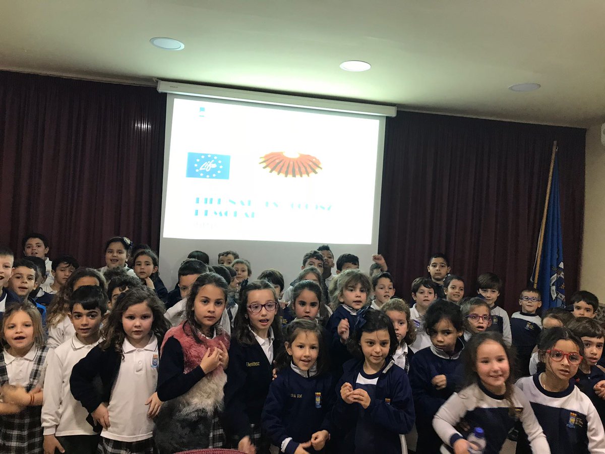liferemopaf's tweet photo. Hoy los peques del @ColegioESoler en #MELILLA conocen a #Patella #ferruginea y el #LIFEproject #REMOPAF en el que trabajan @puertodemelilla @ACCIONA Ingeniería y @unisevilla para proteger a este #molusco dentro del @LIFEprogramme @liferemopaf https://t.co/oIeyHoSic3
