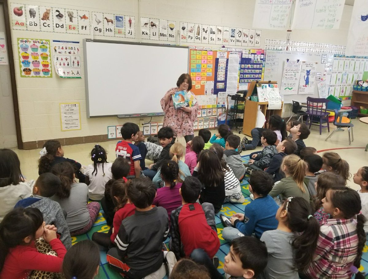 hicksclaytonlis's tweet photo. Delightful morning reading with our students @HillcrestElem Read! Read!Read! #MarchisReading month. 📚 https://t.co/ufLiTxdDjh