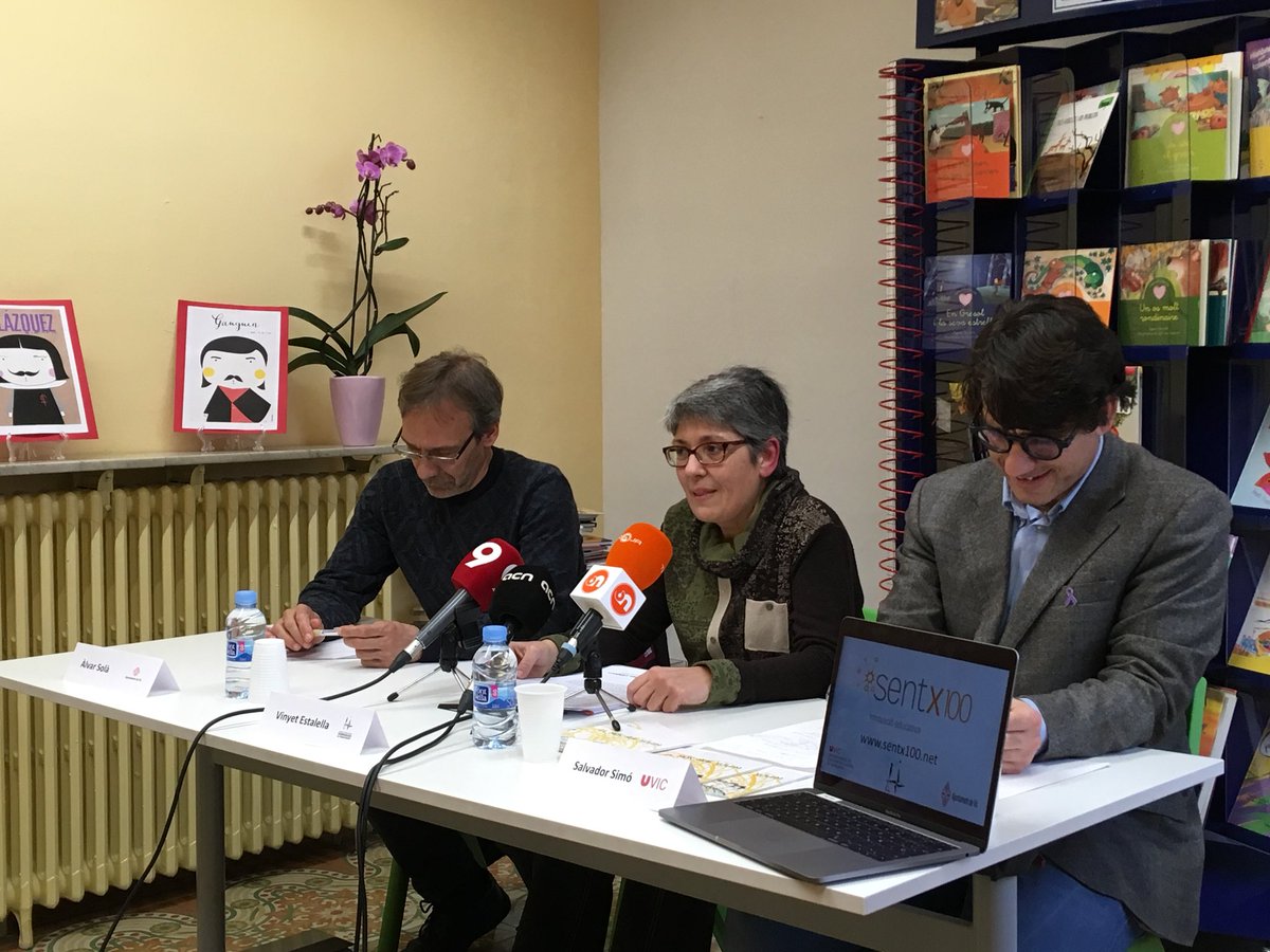 SaMISgroup's tweet photo. Roda de premsa a l’Escola de Santa Caterina de Vic amb la seva Directora, Vinyet Estalella; l’Àlvar Solà, regidor d’educació de l’Ajuntament de Vic i en Salvador Simó, coordinador del projecte Sentx100. #SaMIS #Educació #Benestar #SalutMental #Innovació #UVic https://t.co/qsyBWGaKnv