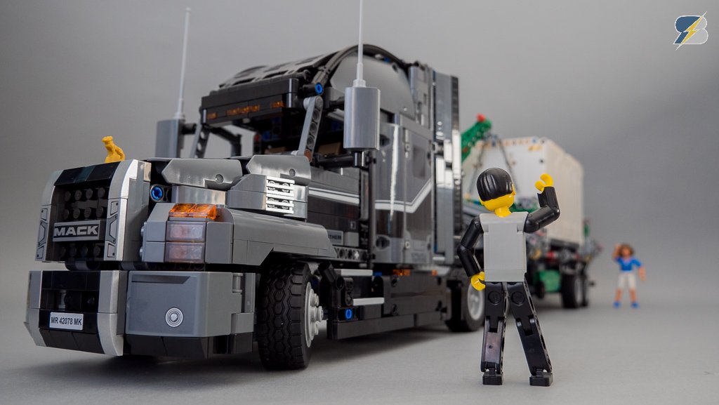 BuWizz on Twitter: "Great LEGO MACK Anthem is a beauty and it can transform into a garbage truck. With some power functions, it is even more fun to play with. Check