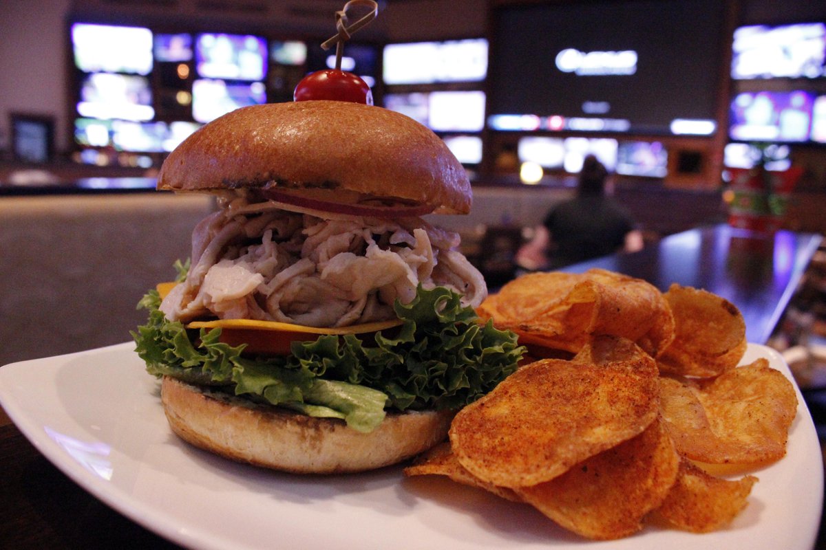 bvssportsbar's tweet image. Our Express Lunch menu is the perfect way to kick off the weekend! 👏 

_____________________________________________________

Snag this Old School Turkey on brioche or any other  1/2 sandwich, and pair with soup or salad for just $10.99 #lunchwin