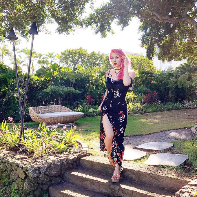 A little #FlashbackFriday to some time in Maui. 🍍🌴🌊☀️ Can you tell I&rsquo;m missing the sun? https://t.co<a href="/tag/flashbackfriday"class="tags">#FlashbackFriday</a>