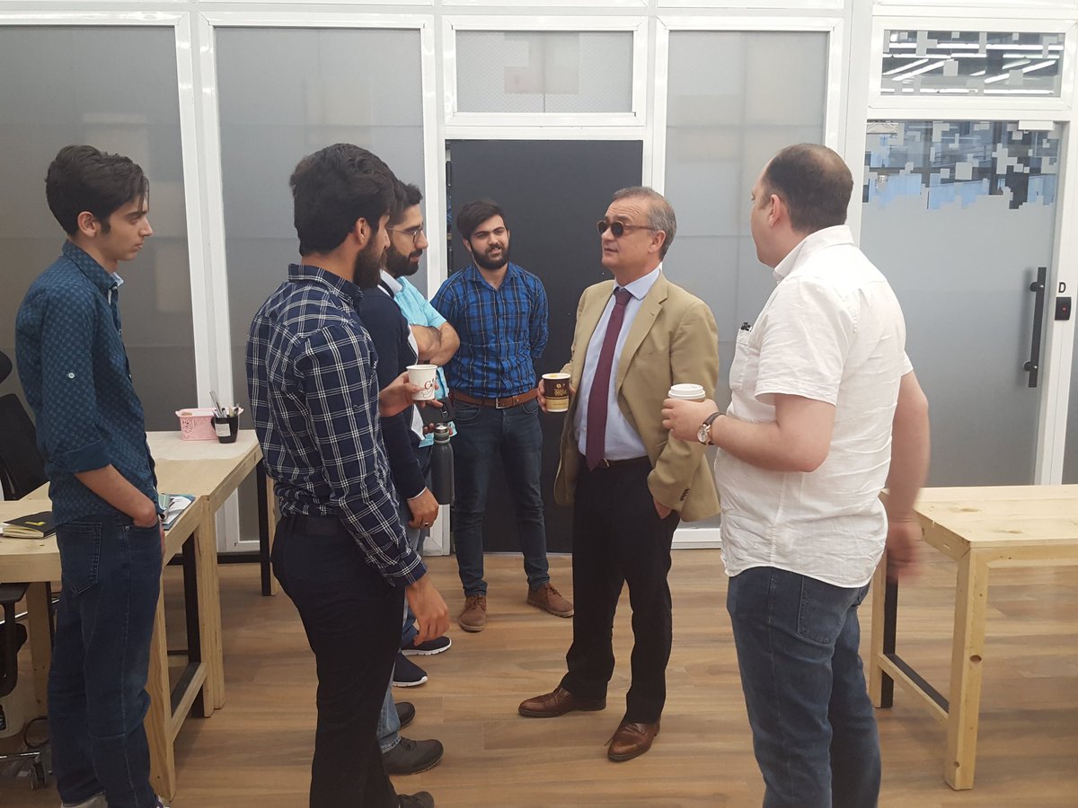 hansiescobar's tweet photo. I visited today The Station, the first co-working space in Bagdad, full of young talented iraqi profesionals and cultural activities. Young Iraqis are changing the image of the country and working for a better future. https://t.co/8rzGZtZuLV