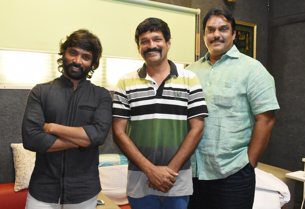 kollywoodvoice's tweet photo. #lailamajnu2k18 #album #song #release #snehan #tajnoor #actorganesh @Hashtagmadras @vikila18 @nareshsimbhu@svfotography @vijayamuralee @glamoursathya https://t.co/wOokfEL0T3