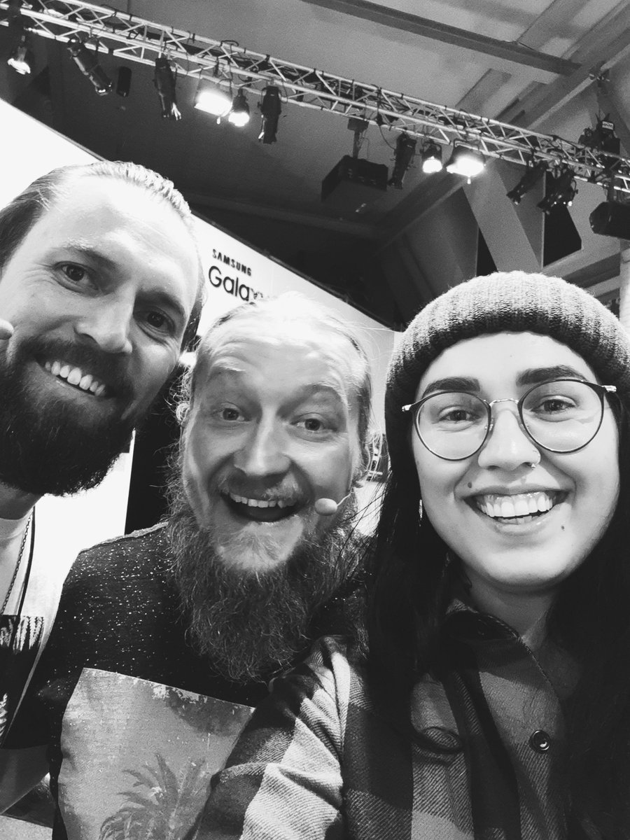 nataliasalmela's tweet image. Oma työ tuntuu tosi helpolta, kun vertaa näihin jätkiin @HPDudeson @JarppiDudeson 😂 @SamsungSuomi #GalaxyS9 #superslowmo