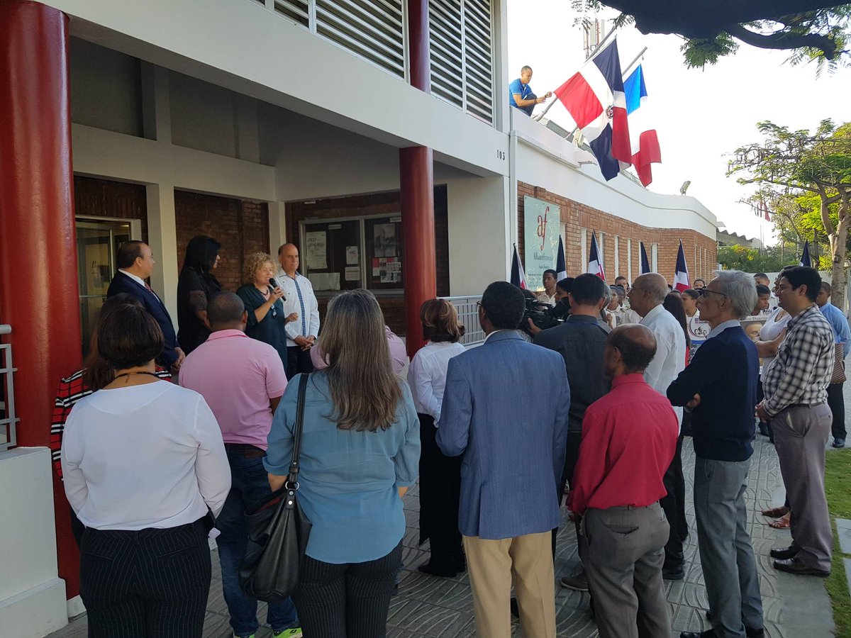 Rendimos homenaje al Doctor Heriberto Pieter, Destacado Alumni de Francia, en dia de su Natalicio !
