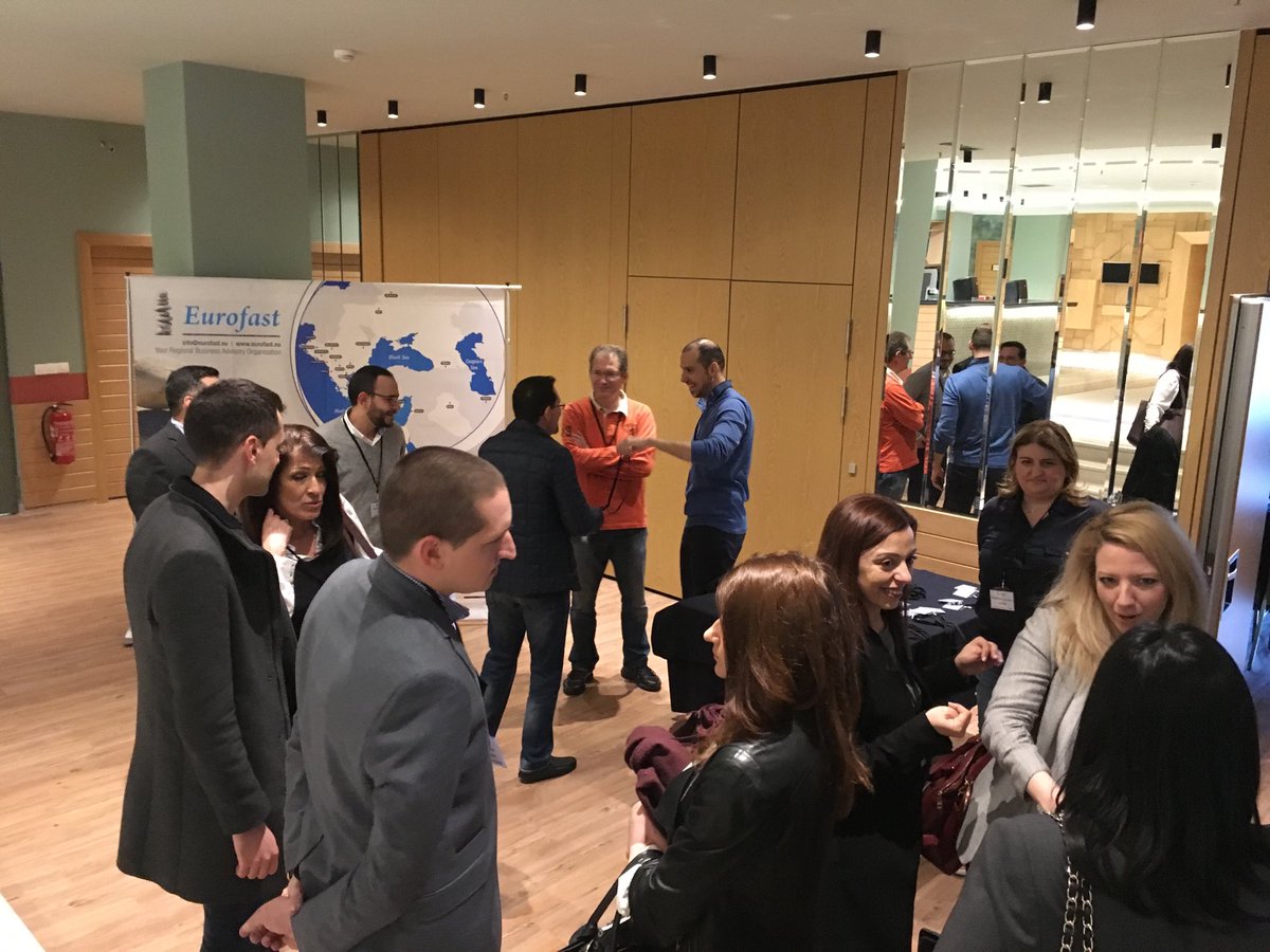 Sagianni21's tweet photo. @SEEME Conference 2018 #Teameurofast https://t.co/aXL4vHekKM