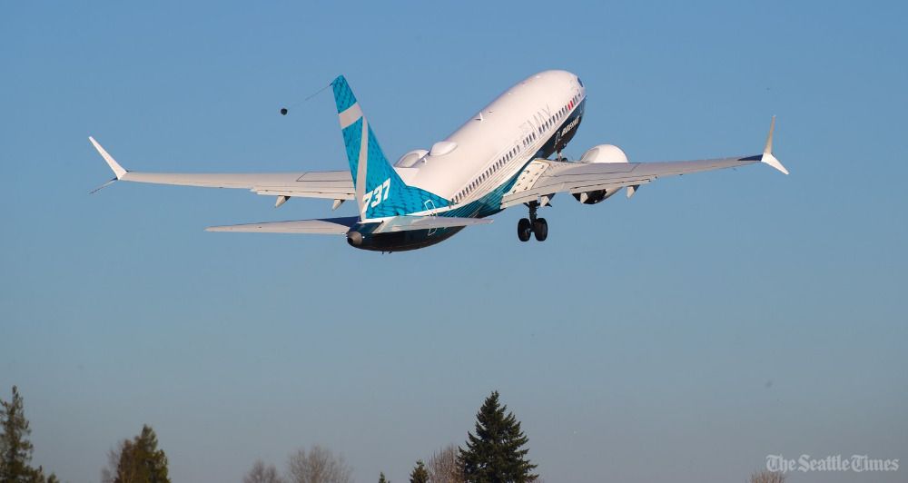seattletimes's tweet image. Boeing MAX 7 heads into blue skies on its first flight. st.news/2FWoZ4t (Story by @dominicgates) @BoeingAirplanes #737MAX7