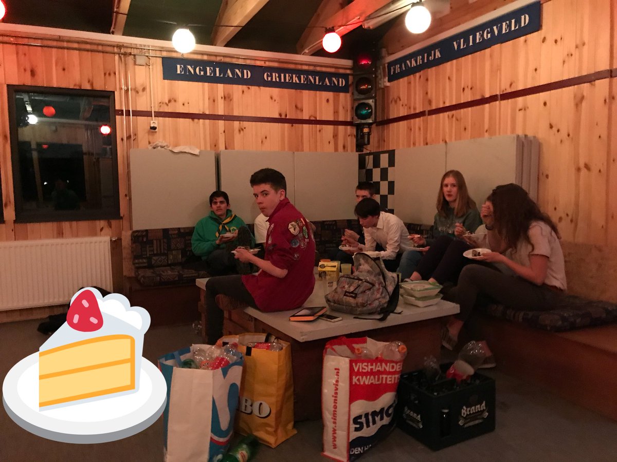 Van harte gefeliciteerd <a href="/tmramakers/">THOMAS.M.R2003</a>  de oreotaart smaakt heerlijk 😋