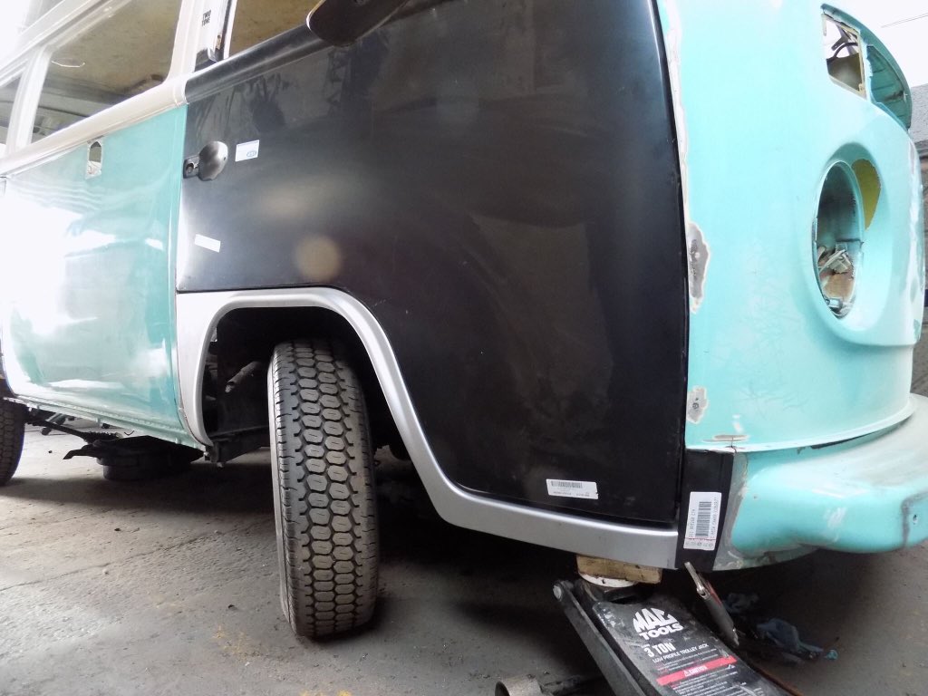 VBaywindow's tweet photo. November 2016 work on front end with new door skins, wing/steps and front panel #vw #1978 #volkswagen #camper https://t.co/BJHokbn8sO