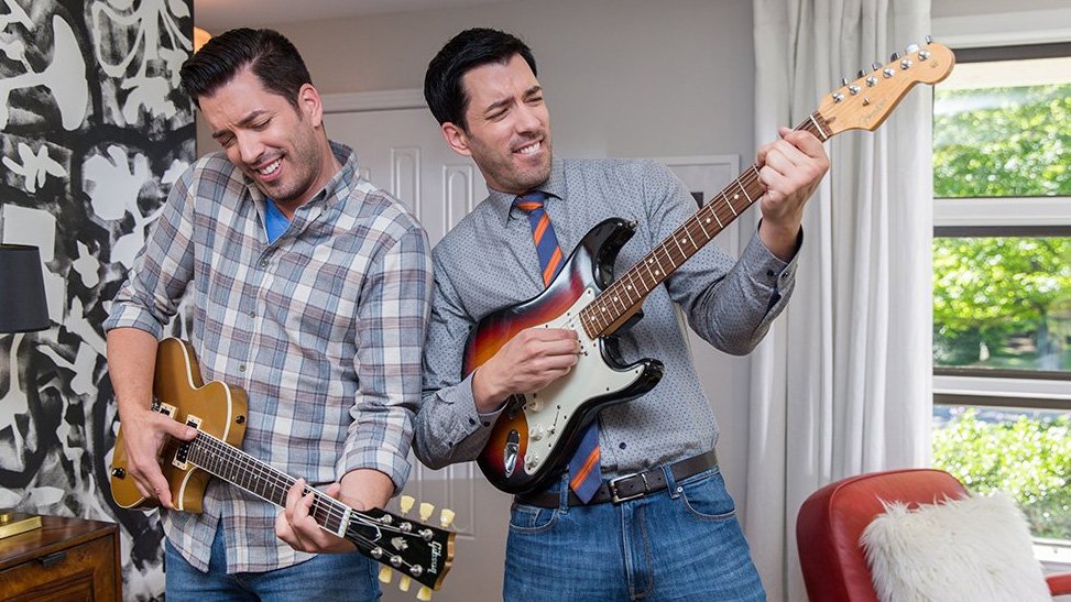 toprealtoraz's tweet photo. #toprealtoraz Watch the Property Brothers Rock Their Most Daring Renovation Yet https://t.co/NaII9HSBRq #HomeImprovement #jonathananddrewscott https://t.co/irBySigD3t