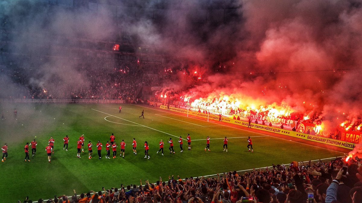 ultrAslan's tweet photo. SENİ GÖRDÜĞÜM ZAMAN HAYAT SANKİ SON BULUR! https://t.co/mLasICV56f