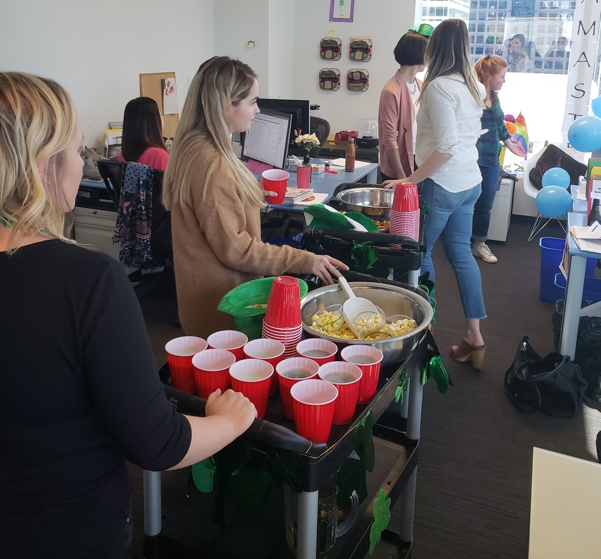 PRMediumRare's tweet image. Happy (early) St. Patrick's Day! Our Toronto team served up green beer, lemon aid and iced tea to team members today! #StPatricksDay