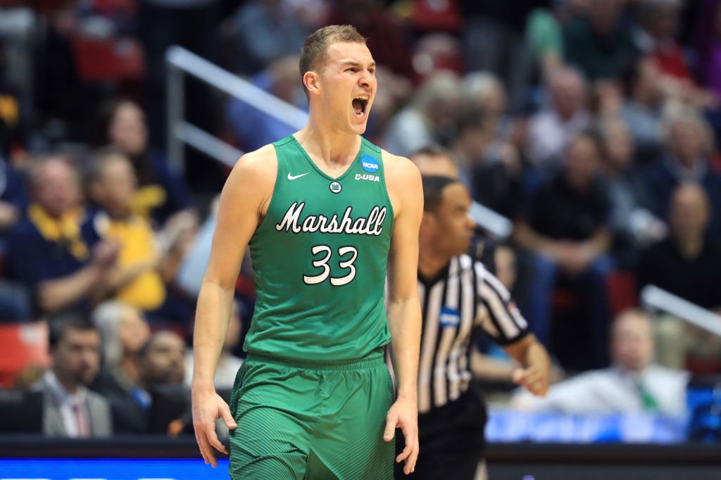 ESPNInsights's tweet photo. (13) Marshall beats (4) Wichita State as Jon Elmore matches a school NCAA Tournament record with 27 points (Cebe Price in 1956).

The last Marshall player to score 25 or more points in the NCAA Tournament was Mike D'Antoni in 1972. Mike's brother Dan now coaches Marshall. https://t.co/EvnDObas5N