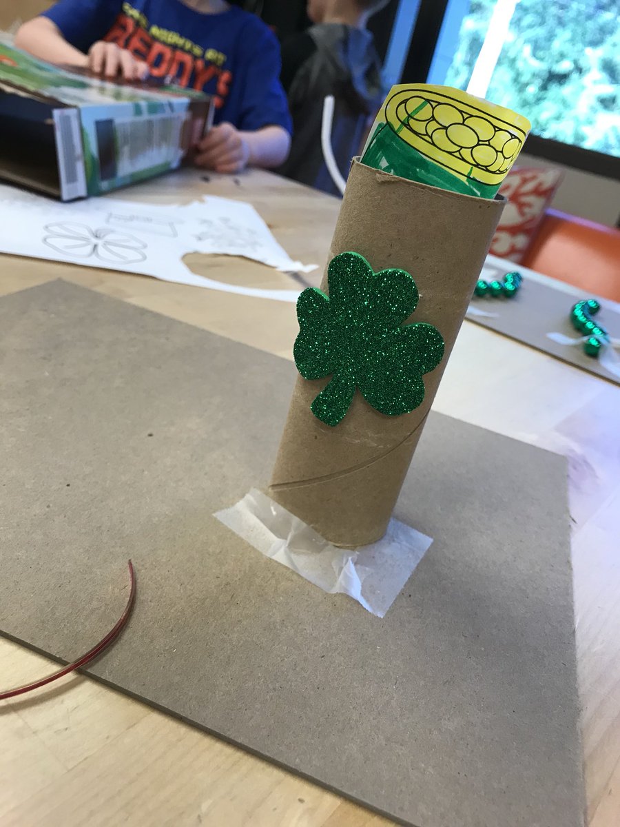 ElemInnovators's tweet photo. Kindergarten leprechaun traps! #makered #elemmakers https://t.co/9VimIHrJfz